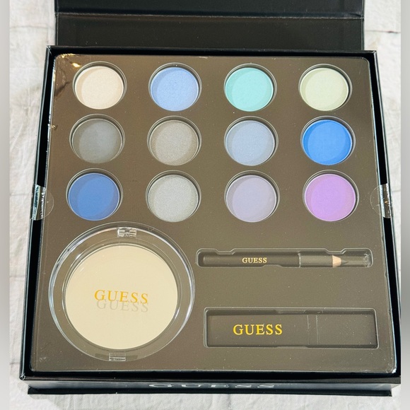 Guess Eye Smokey Look Book NWT - Picture 5 of 10